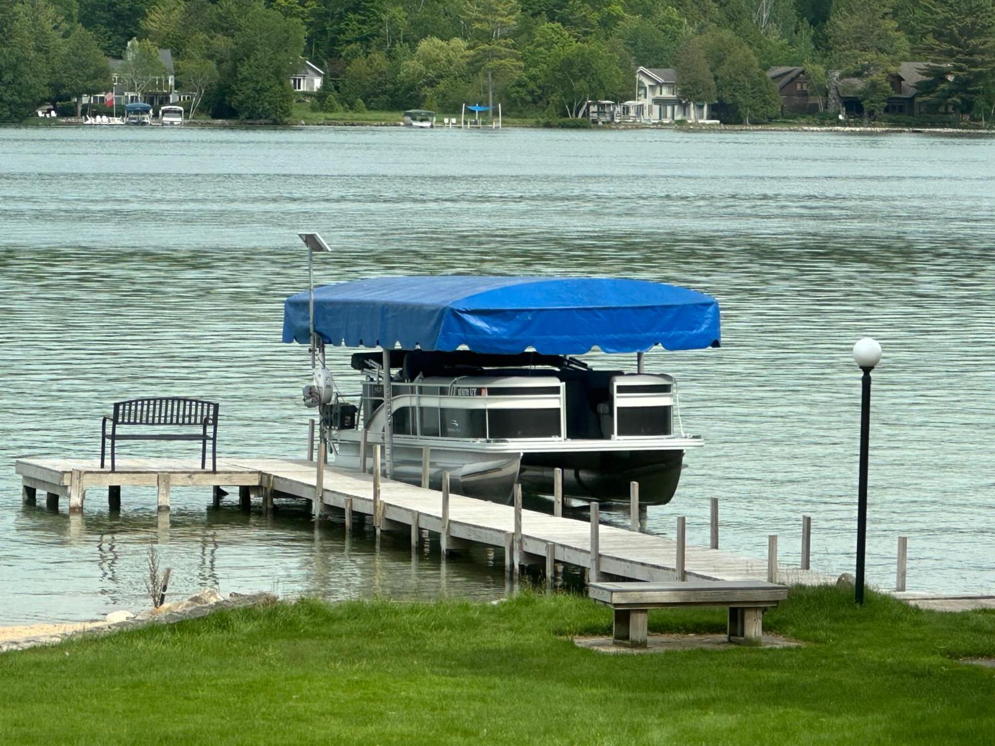 Beautiful Walloon Lake Home 佩托斯基 外观 照片